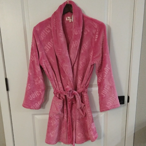 Juicy Couture | Intimates & Sleepwear | Nwt Juicy Couture Pink Robe ...